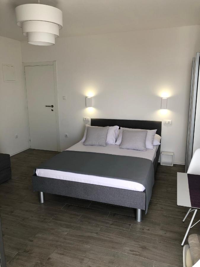 Apartmani Milka I Jozo Omis Ngoại thất bức ảnh